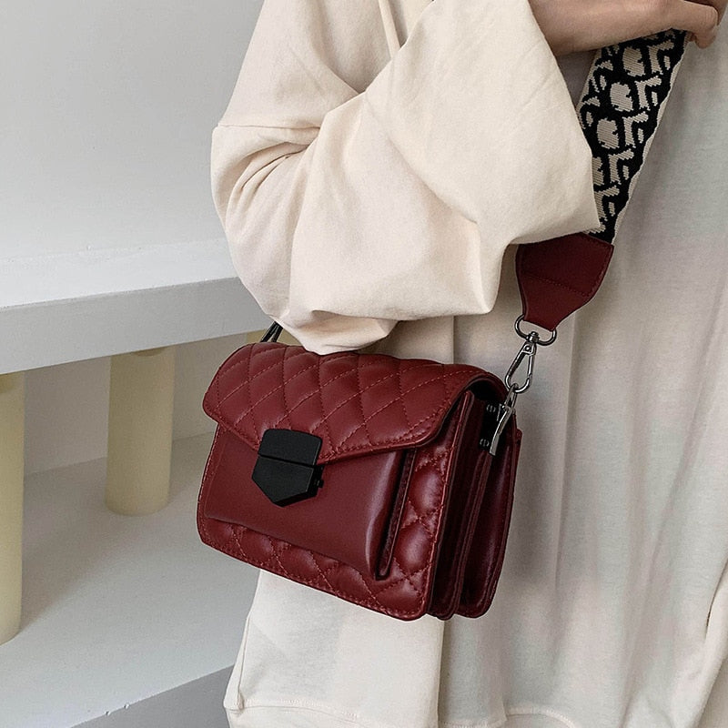 Quinn Quilted Crossbody - Imagen 6